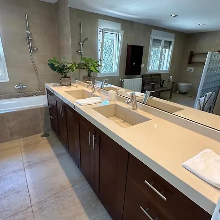 Villa 5 Bdr En San Juan Playa